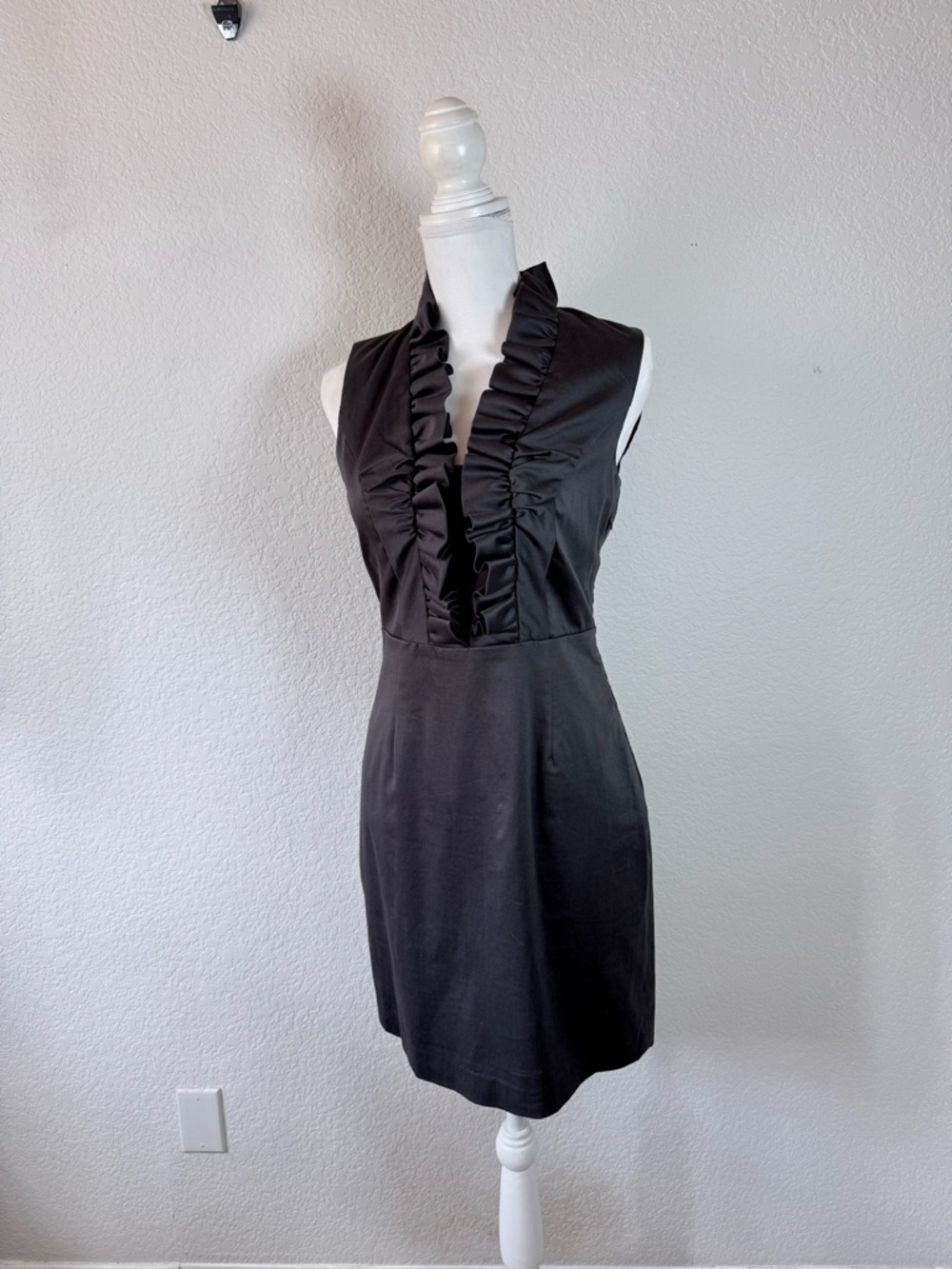Ted Baker Betsi ruffle neckline charcoal grey dress size 2 equal to a 6 US.‎